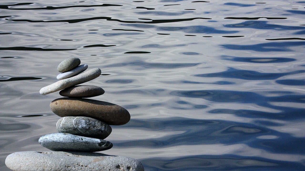 Piedras zen en equilibrio